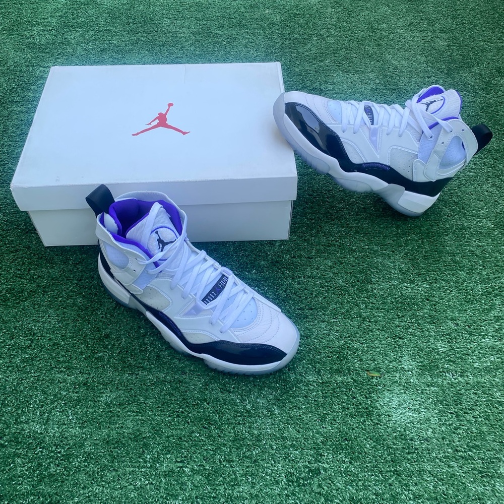nike air jordan jumpman two trey